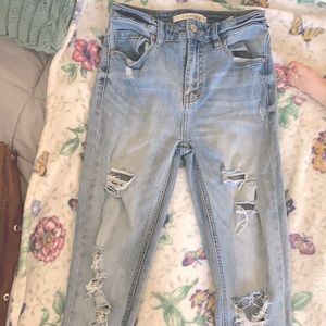 Light wash ripped skinny jeans